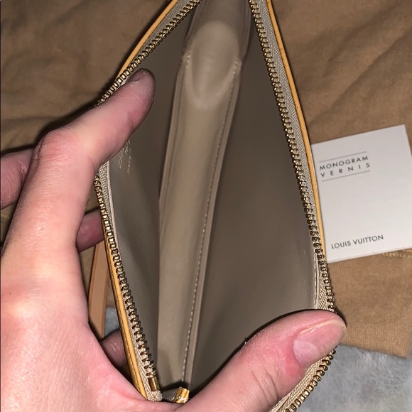 Louis Vuitton wristlet - Picture 7 of 8